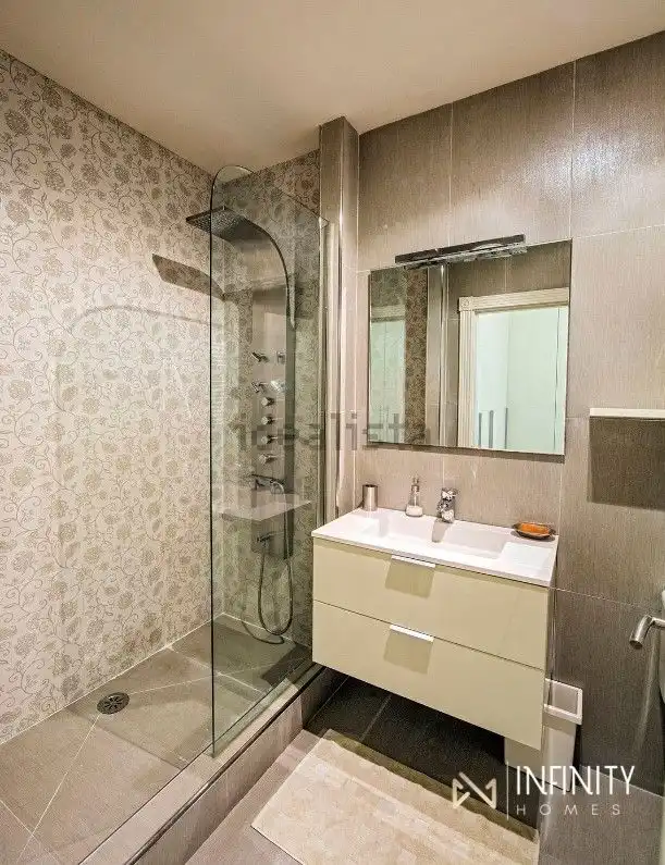 Baño de Piso de alquiler en Bilbao  con Calefacción y Balcón
