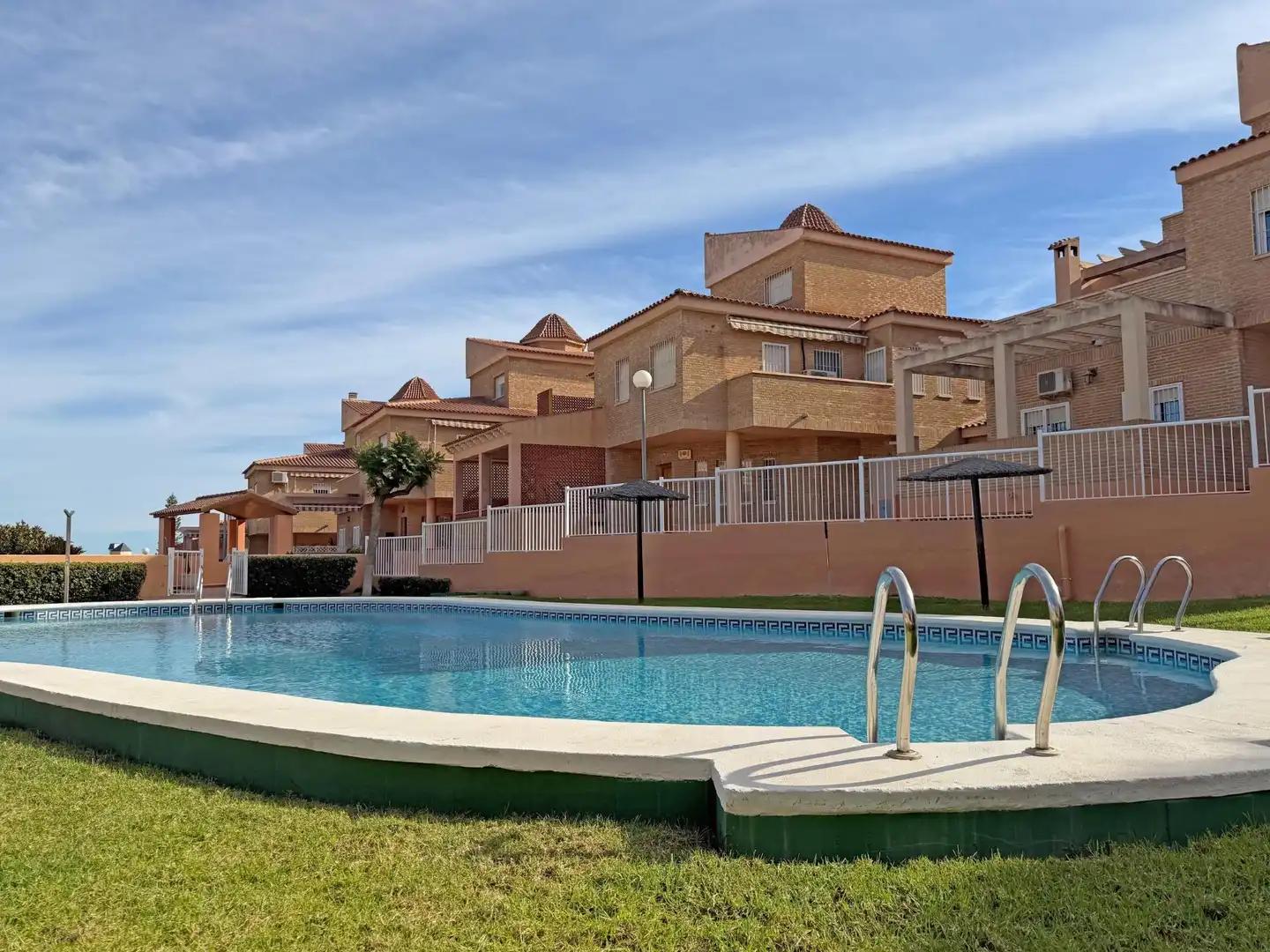 Piscina de Casa o xalet en venda en Alicante / Alacant amb Calefacció, Jardí privat i Terrassa
