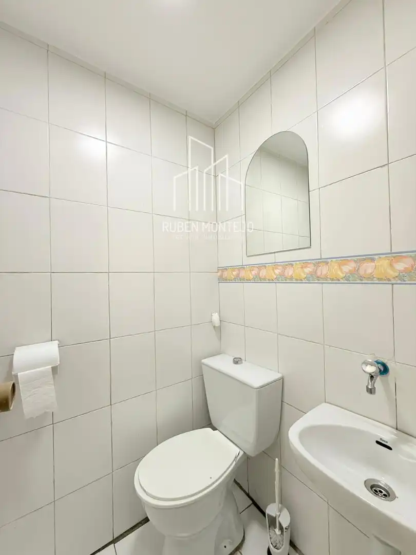 Bathroom of Commercial properties for rent in Salamanca
