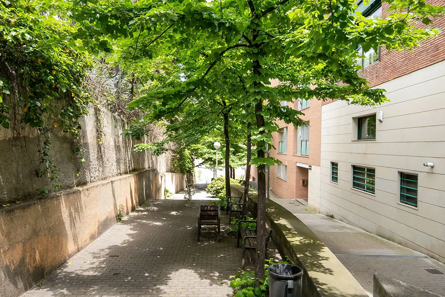 Vista exterior de Local en venda en Barcelona