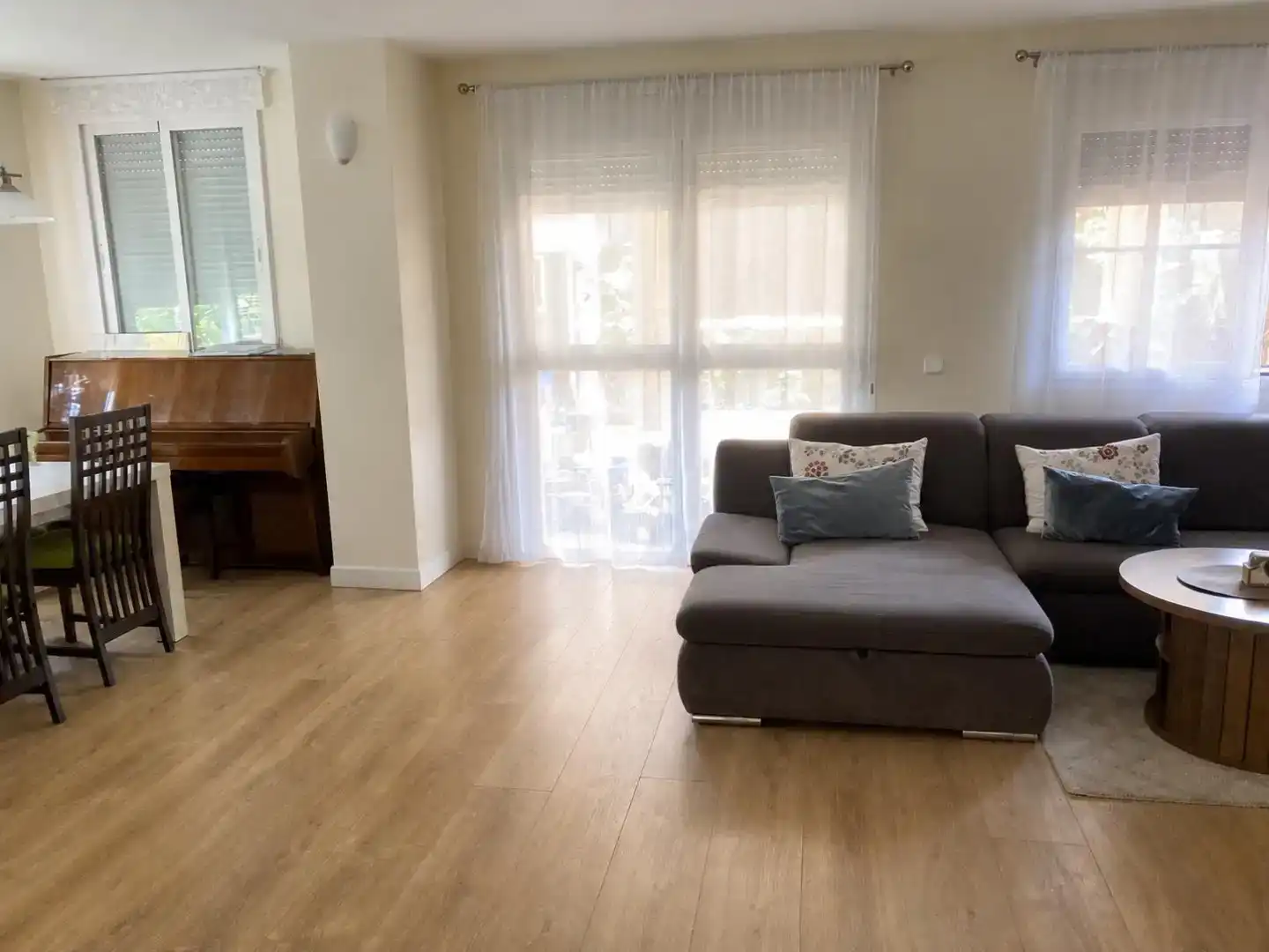 Sala d'estar de Pis en venda en Valdemorillo amb Aire condicionat, Jardí privat i Piscina