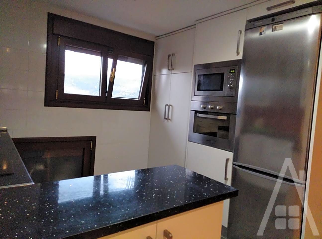 Cuina de Apartament en venda en Basauri  amb Calefacció i Moblat