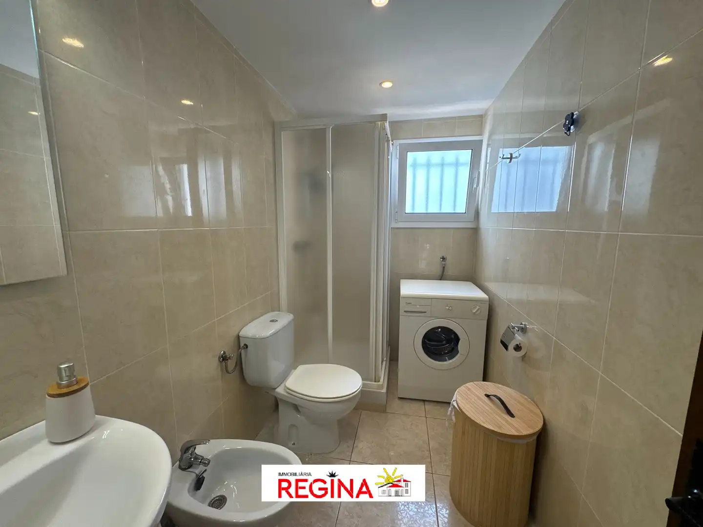 Bany de Apartament en venda en L'Escala amb Aire condicionat, Calefacció i Terrassa