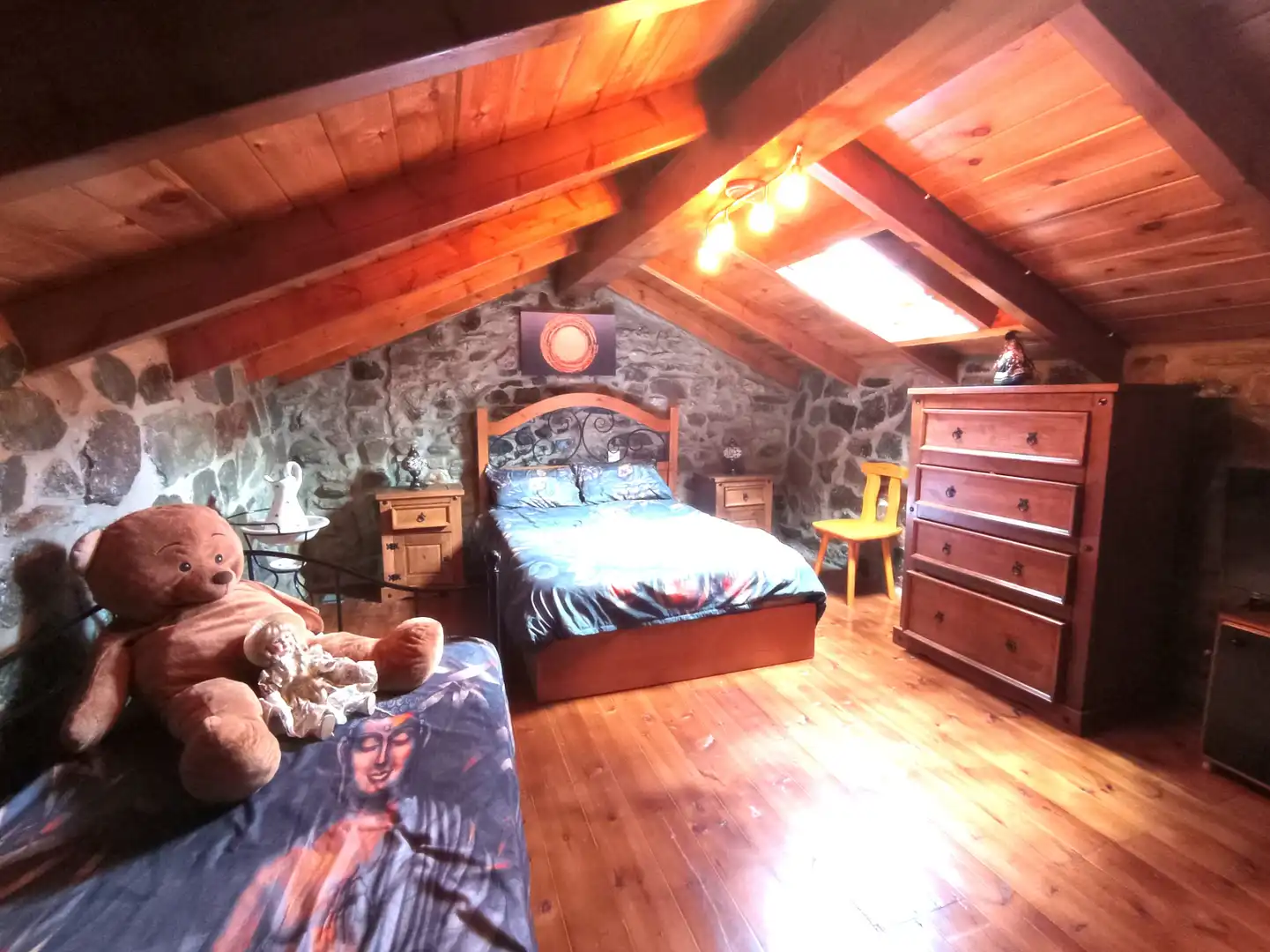 Schlafzimmer von Einfamilien-Reihenhaus zum Verkauf in Boca de Huérgano mit Heizung