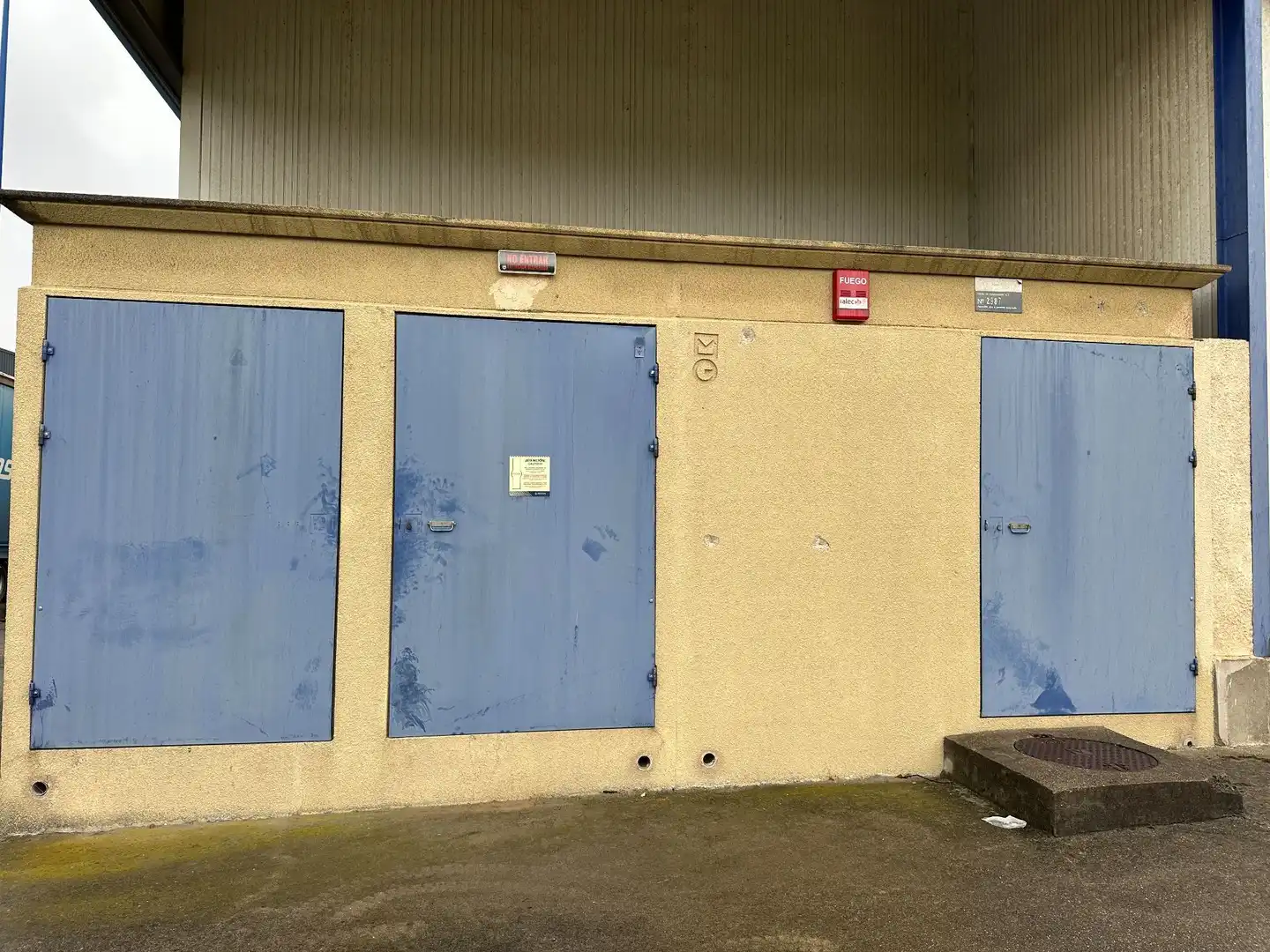 Vista exterior de Nave industrial en venta en Santander