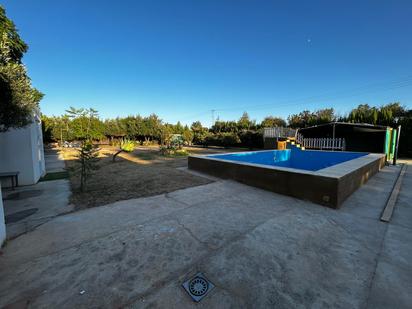 Jardí de Finca rústica en venda en La Rinconada amb Aire condicionat i Piscina