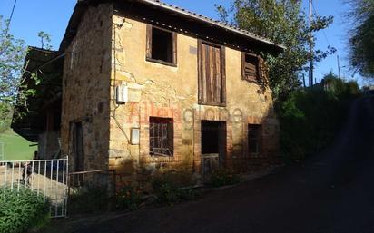 Vista exterior de Casa o xalet en venda en Oviedo  amb Jardí privat i Traster