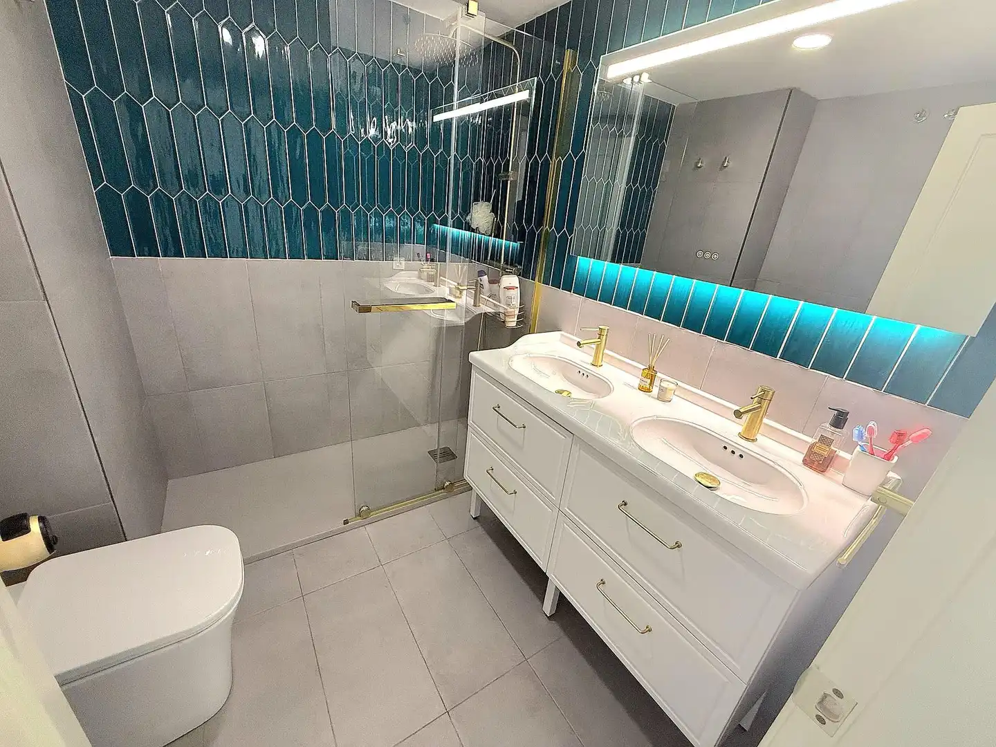 Badezimmer von Wohnungen zum Verkauf in Calafell mit Klimaanlage, Heizung und Privatgarten