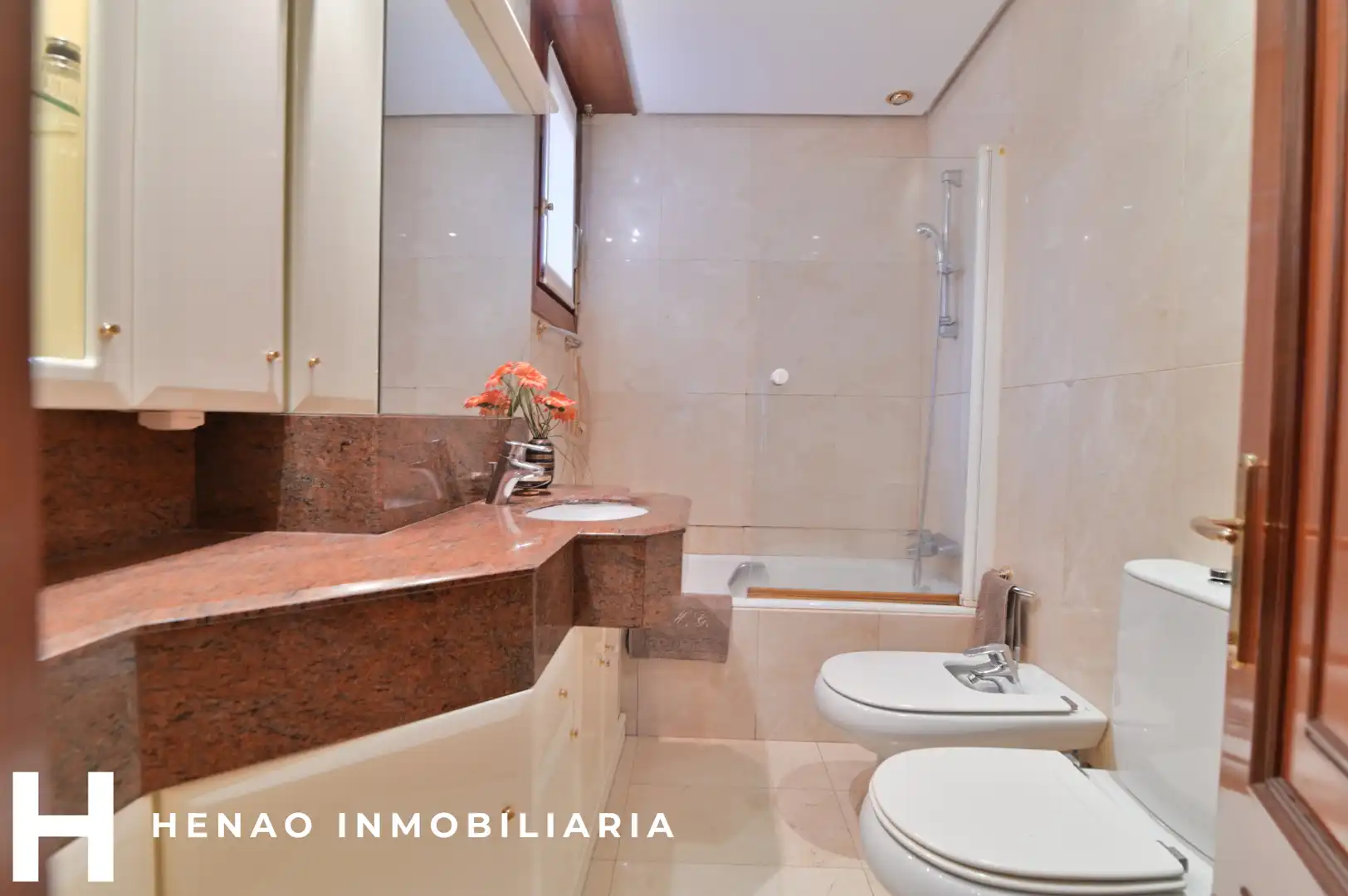 Bathroom of Flat for sale in Bilbao   with Heating, Parquet flooring and Terrace
