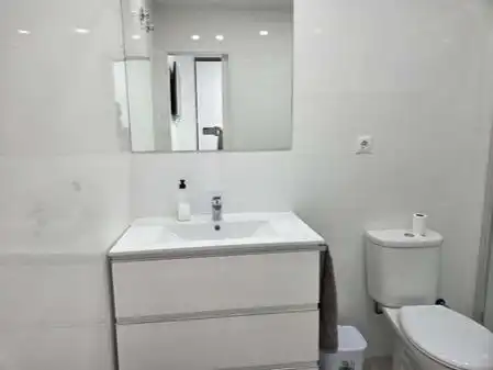 Badezimmer von Büro zur Miete in Madrid mit Klimaanlage, Heizung und Möbliert