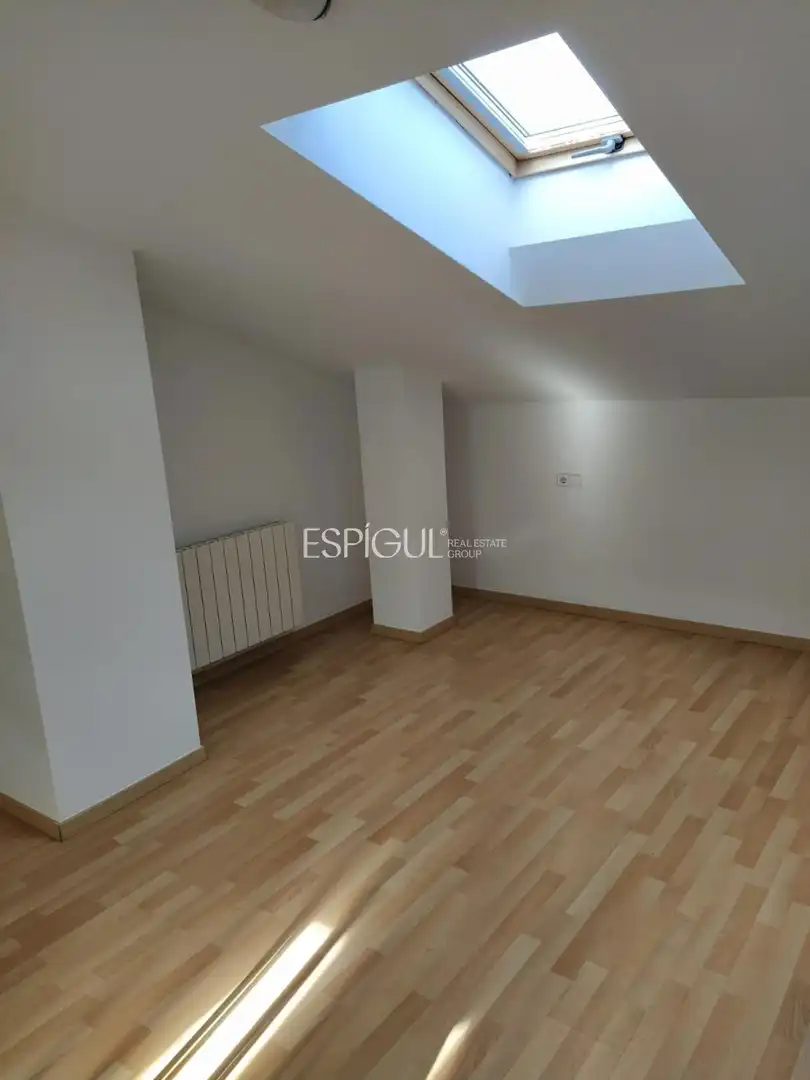 Maisonette zum Verkauf in Girona mit Klimaanlage, Heizung und Parkett