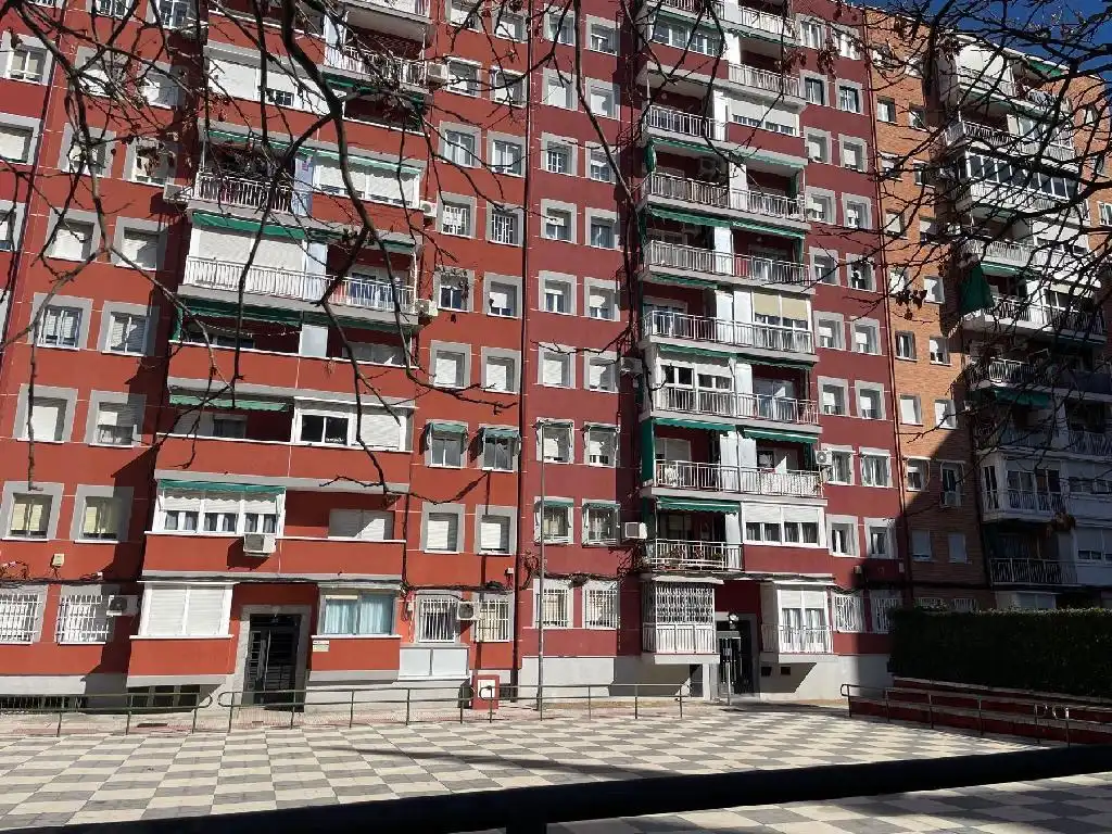 Vista exterior de Planta baja en venta en Alcorcón