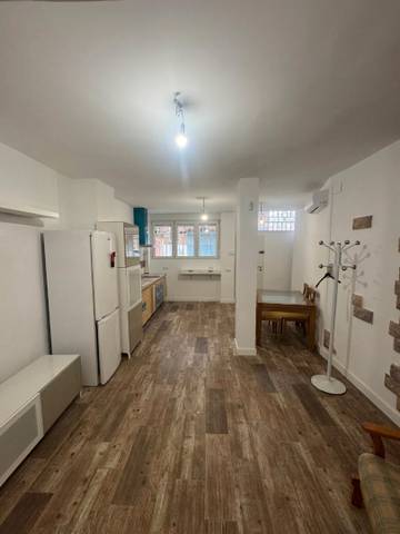 Piso en Alquiler en Calle Jovellanos en Caballería Española