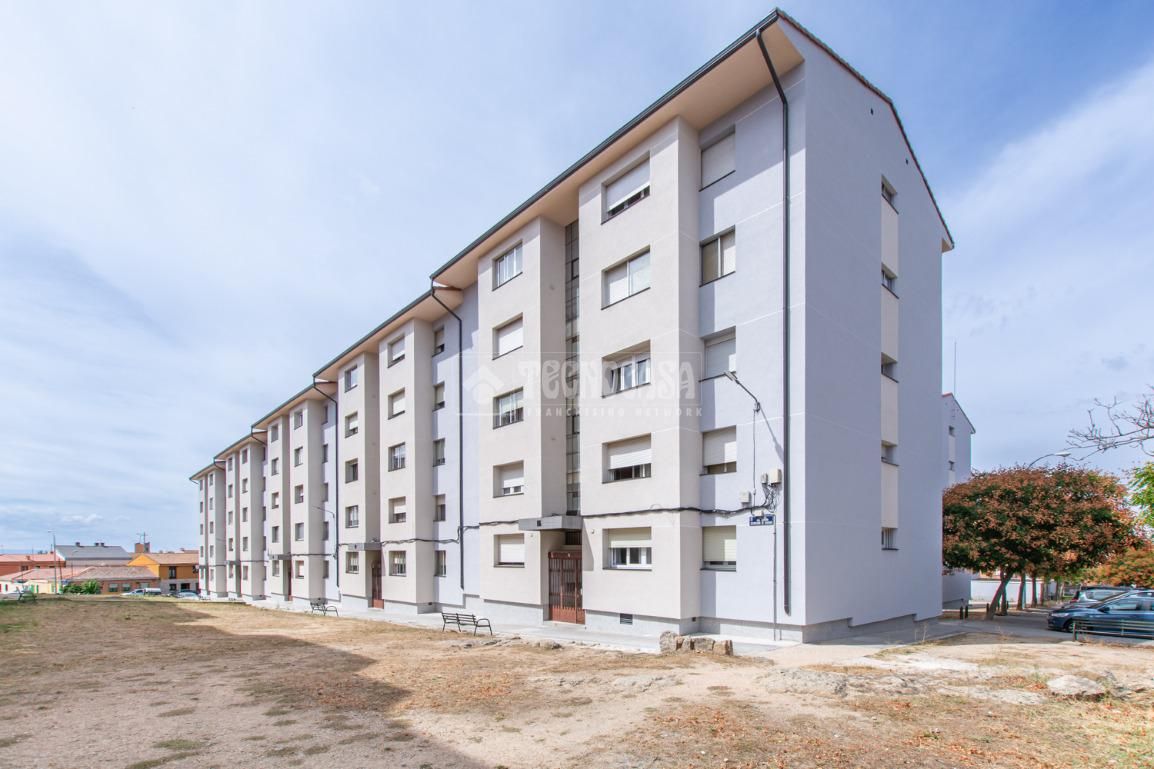 Vista exterior de Pis en venda en Segovia Capital amb Calefacció