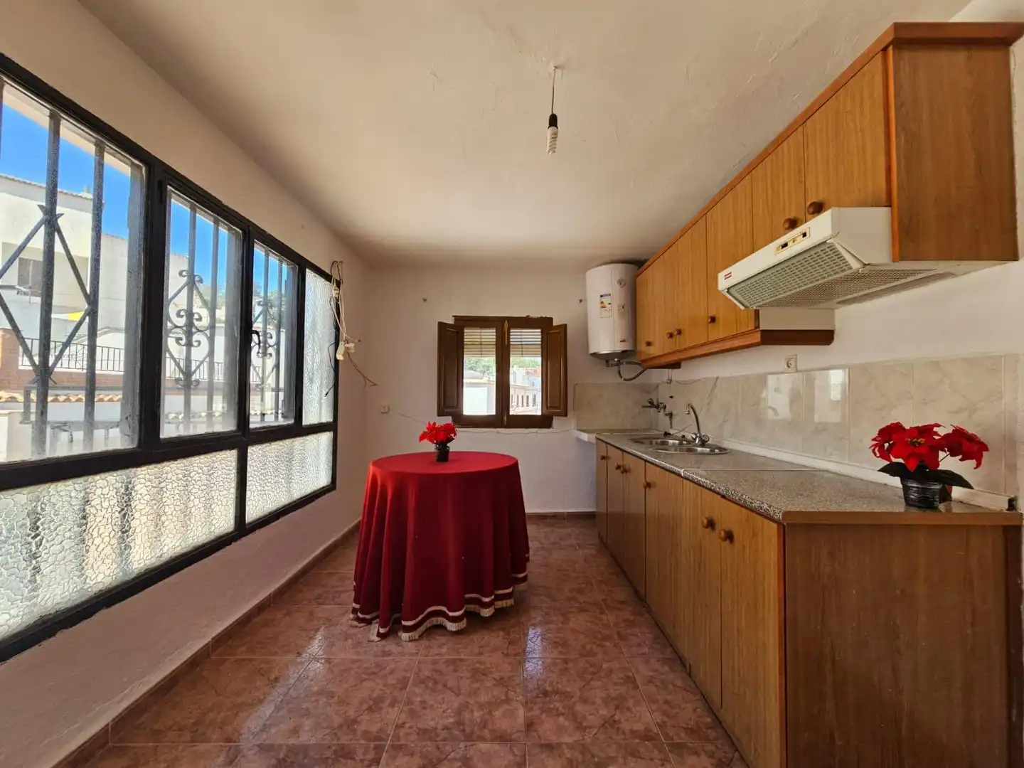 Cuina de Casa o xalet en venda en Fondón amb Calefacció, Terrassa i Moblat