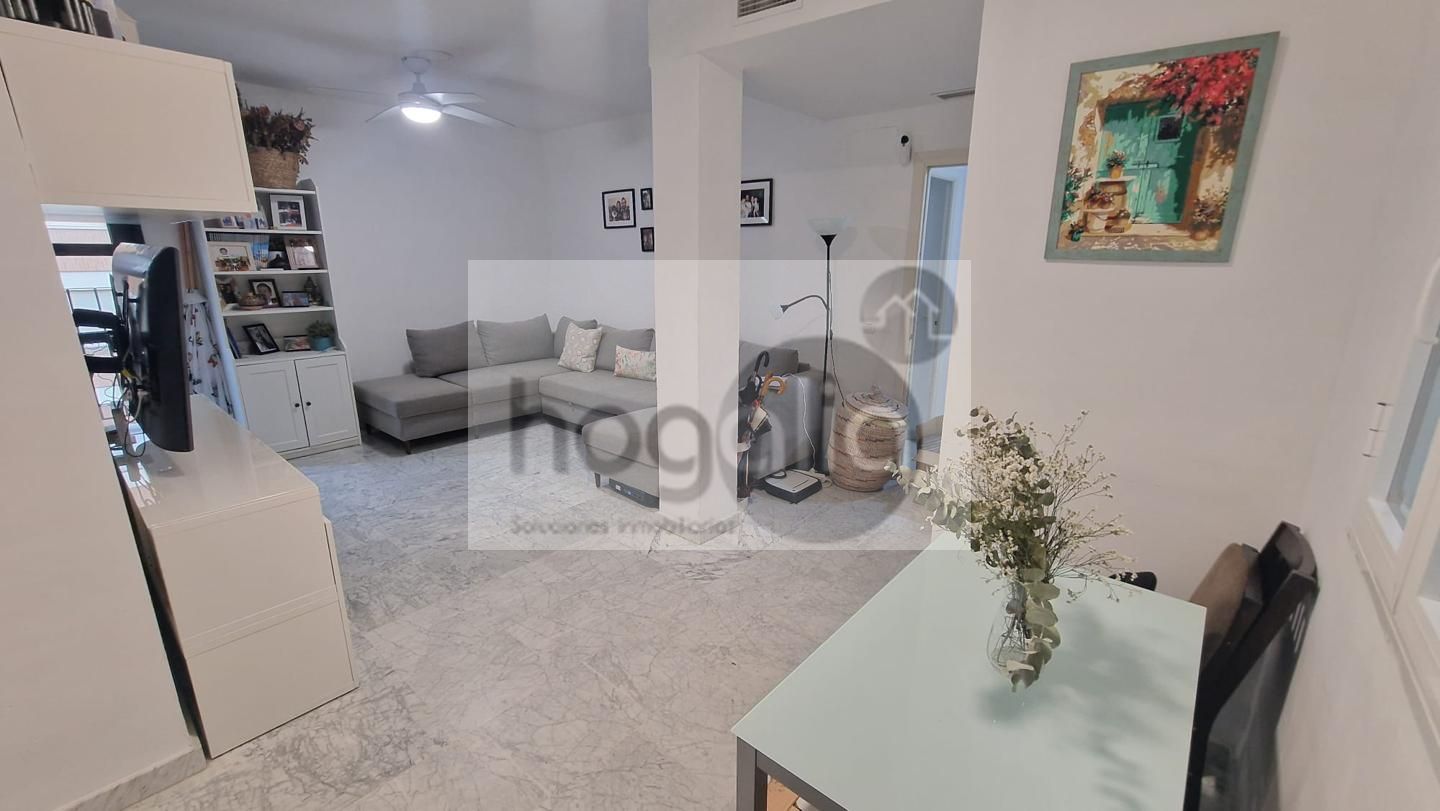 Living room of Flat to rent in  Sevilla Capital  with Air Conditioner, Terrace and Storage room