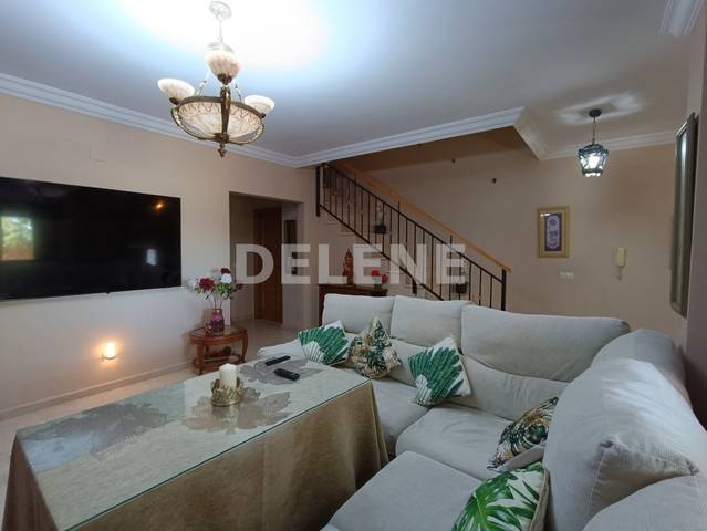 Casa adosada en Venta en Hellín