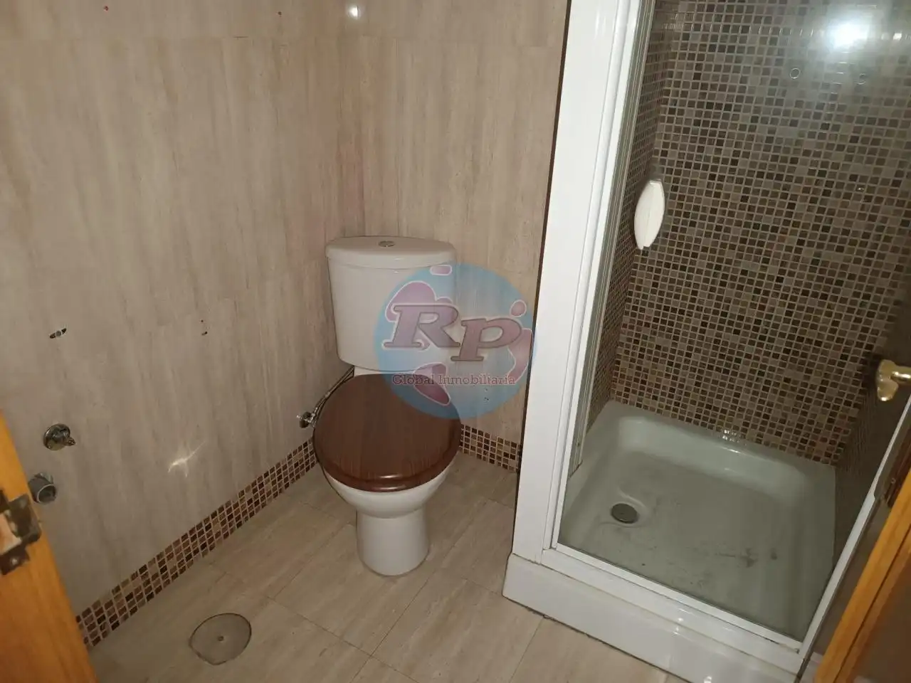 Bathroom of Flat for sale in Ponferrada  with Air Conditioner, Heating and Parquet flooring