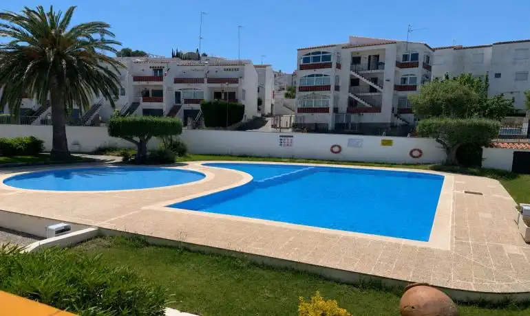 Piscina de Pis en venda en Roses amb Calefacció, Jardí privat i Moblat