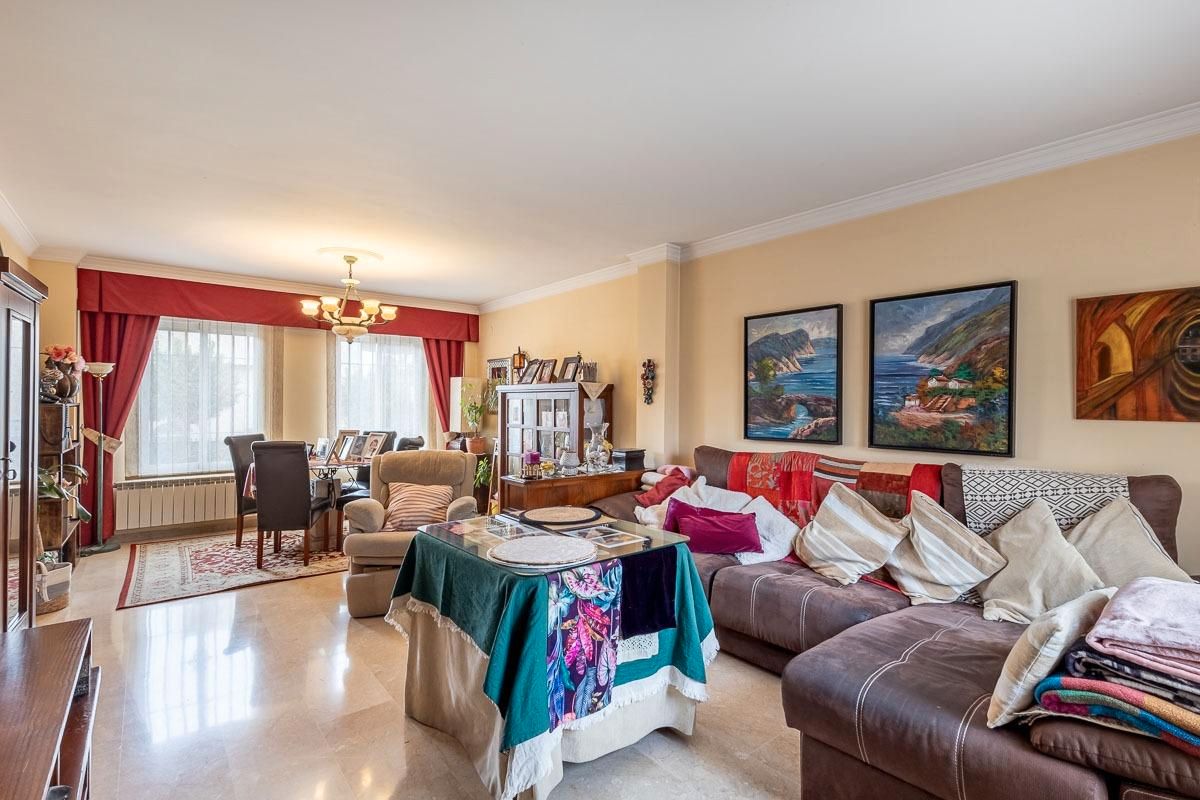 Sala d'estar de Casa o xalet en venda en Huétor Vega amb Aire condicionat, Calefacció i Terrassa