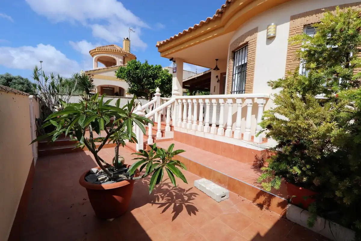 Vista exterior de Casa o xalet en venda en Murcia amb Aire condicionat, Jardí privat i Terrassa