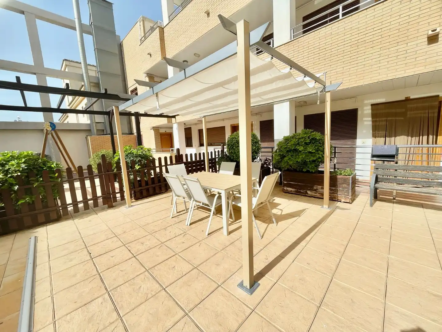 Terrasse von Wohnungen zur Miete in San Pedro del Pinatar mit Klimaanlage, Schwimmbad und Möbliert