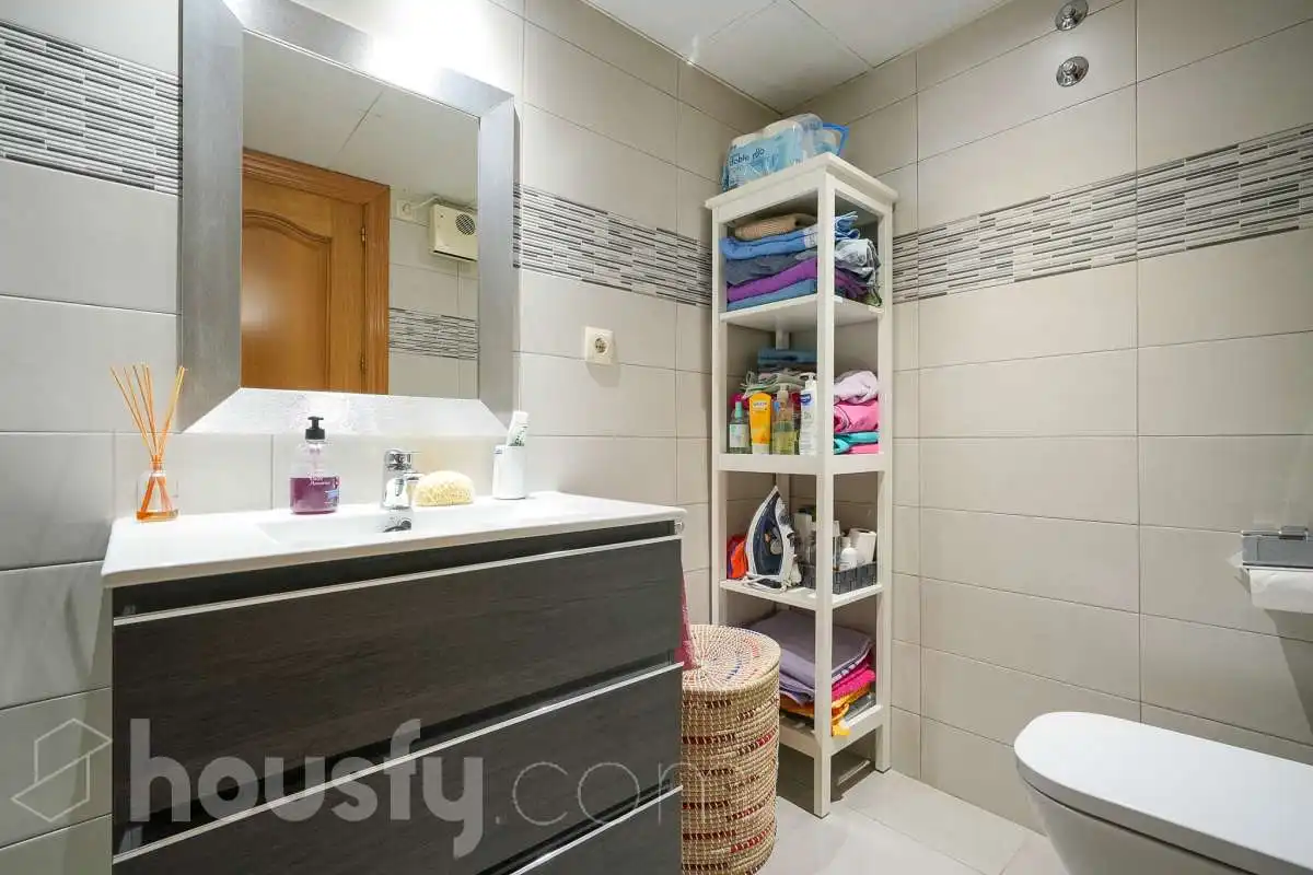 Baño de Piso en venta en Madrid con Aire acondicionado, Calefacción y Jardín privado