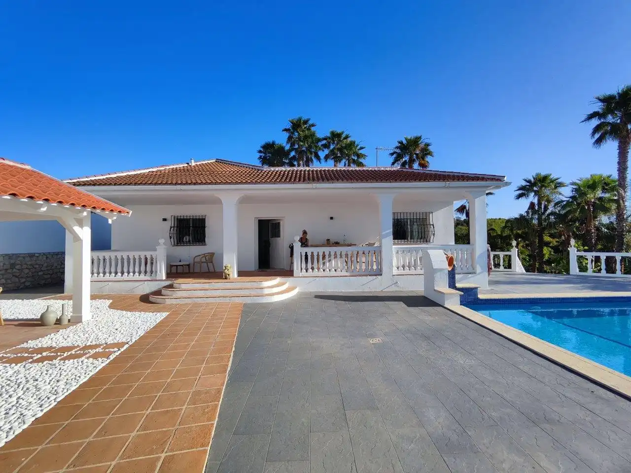 Vista exterior de Casa o chalet en venta en Alhaurín de la Torre con Aire acondicionado, Calefacción y Jardín privado