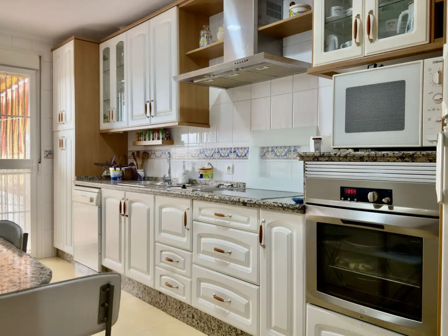 Cocina de Casa o chalet en venta en Mairena del Aljarafe con Aire acondicionado, Calefacción y Terraza
