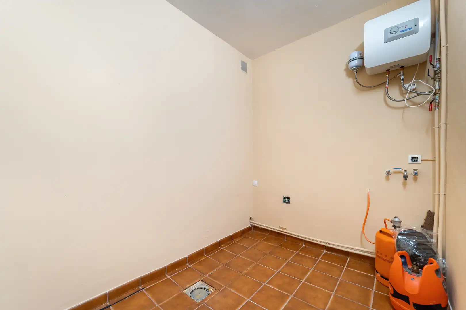 Casa adosada en venta en La Torre de Esteban Hambrán con Aire acondicionado, Calefacción y Jardín privado