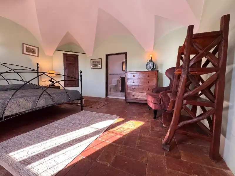 Habitación de Finca rústica en venta en Ullastret con Aire acondicionado, Calefacción y Jardín privado