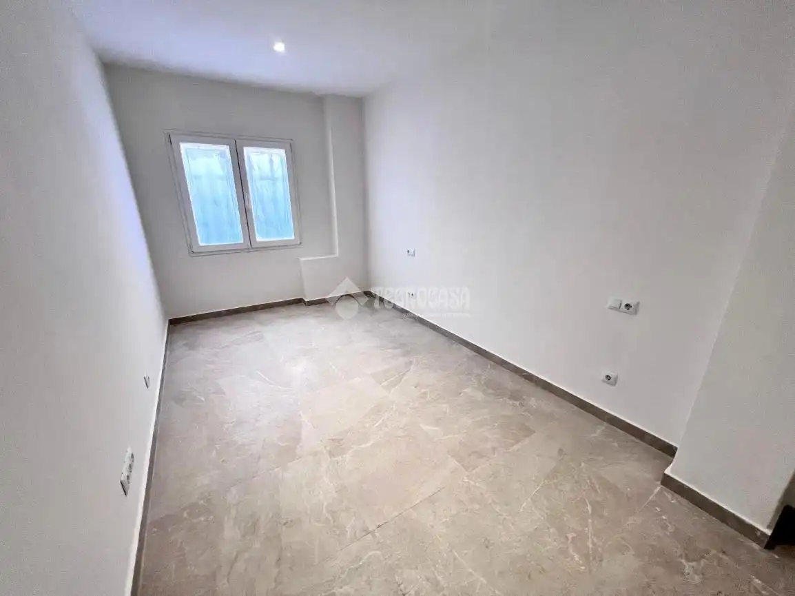 Bedroom of Flat for sale in Alcalá de Henares  with Alarm