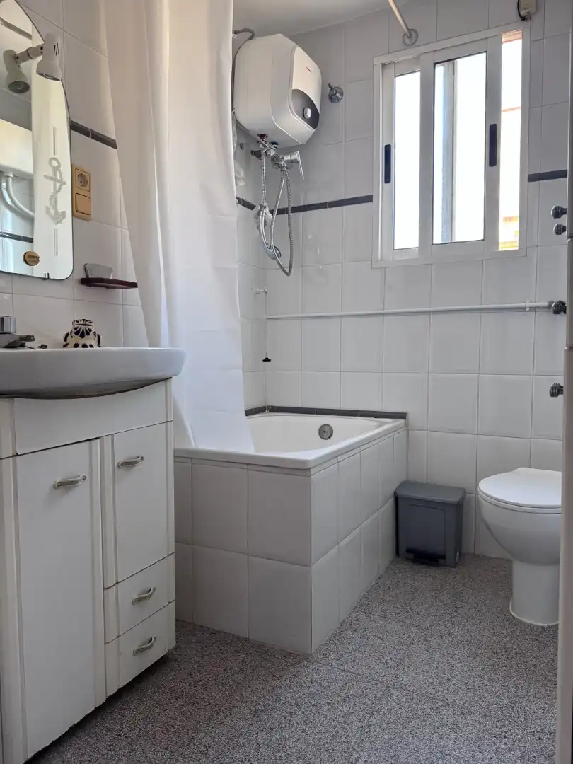 Baño de Piso en venta en Castellón de la Plana / Castelló de la Plana con Jardín privado, Amueblado y Balcón