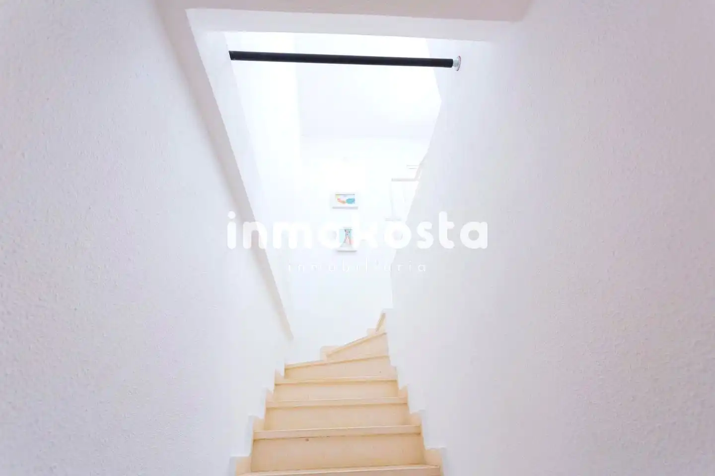 Einfamilien-Reihenhaus zum Verkauf in La Nucia mit Klimaanlage, Privatgarten und Terrasse