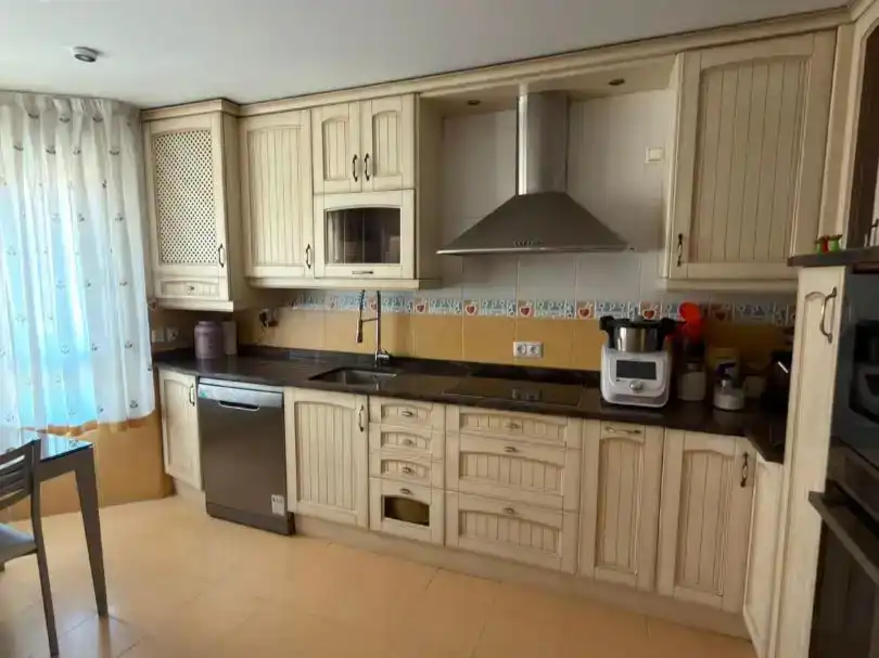 Cocina de Piso en venta en Parla con Aire acondicionado, Piscina y Balcón