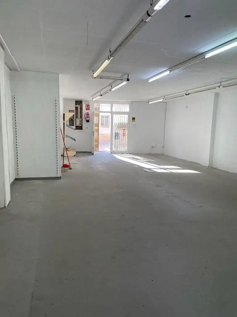 Locale commerciale in affitto a Carrer Major 101