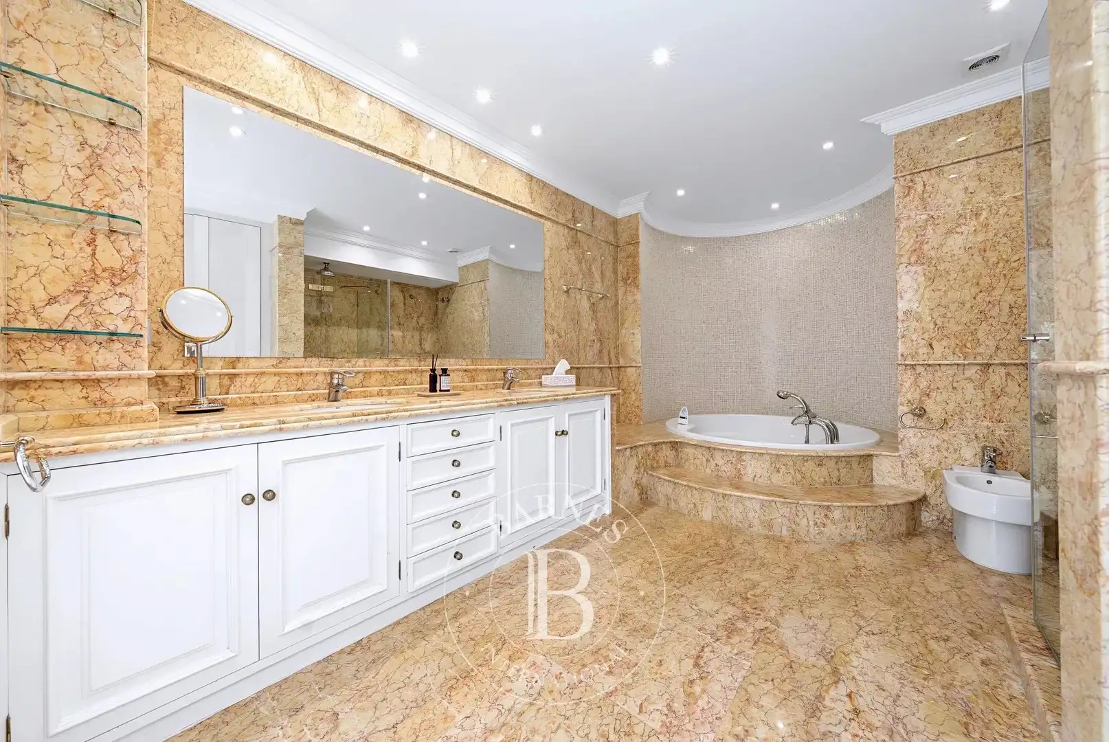 Baño de Piso en venta en Marbella con Aire acondicionado, Calefacción y Terraza