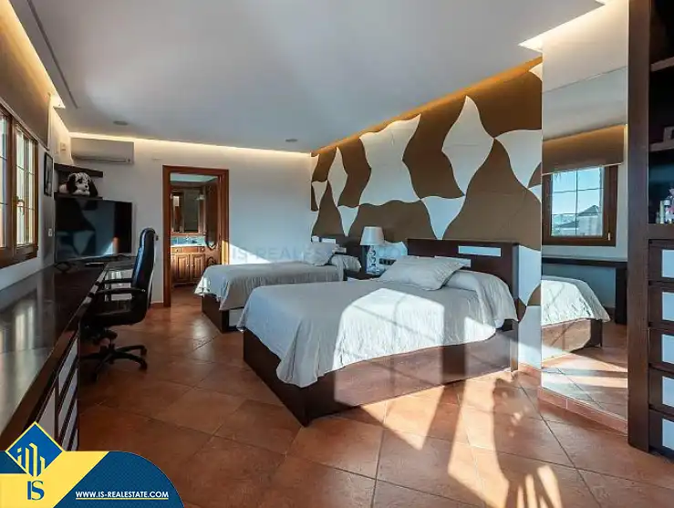 Chalet con piscina en venta en Marisol Park - Ortembach - Los Almendros, imagen 9