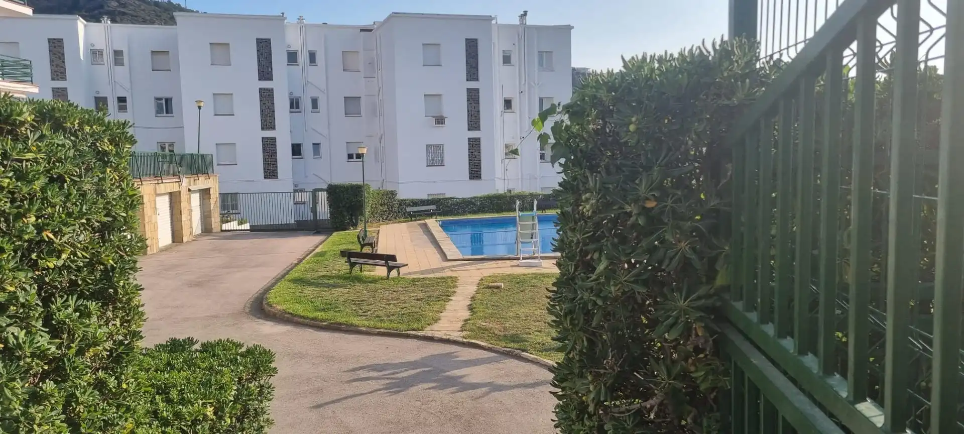 Vista exterior de Apartament en venda en Roses amb Terrassa, Balcó i Piscina comunitària