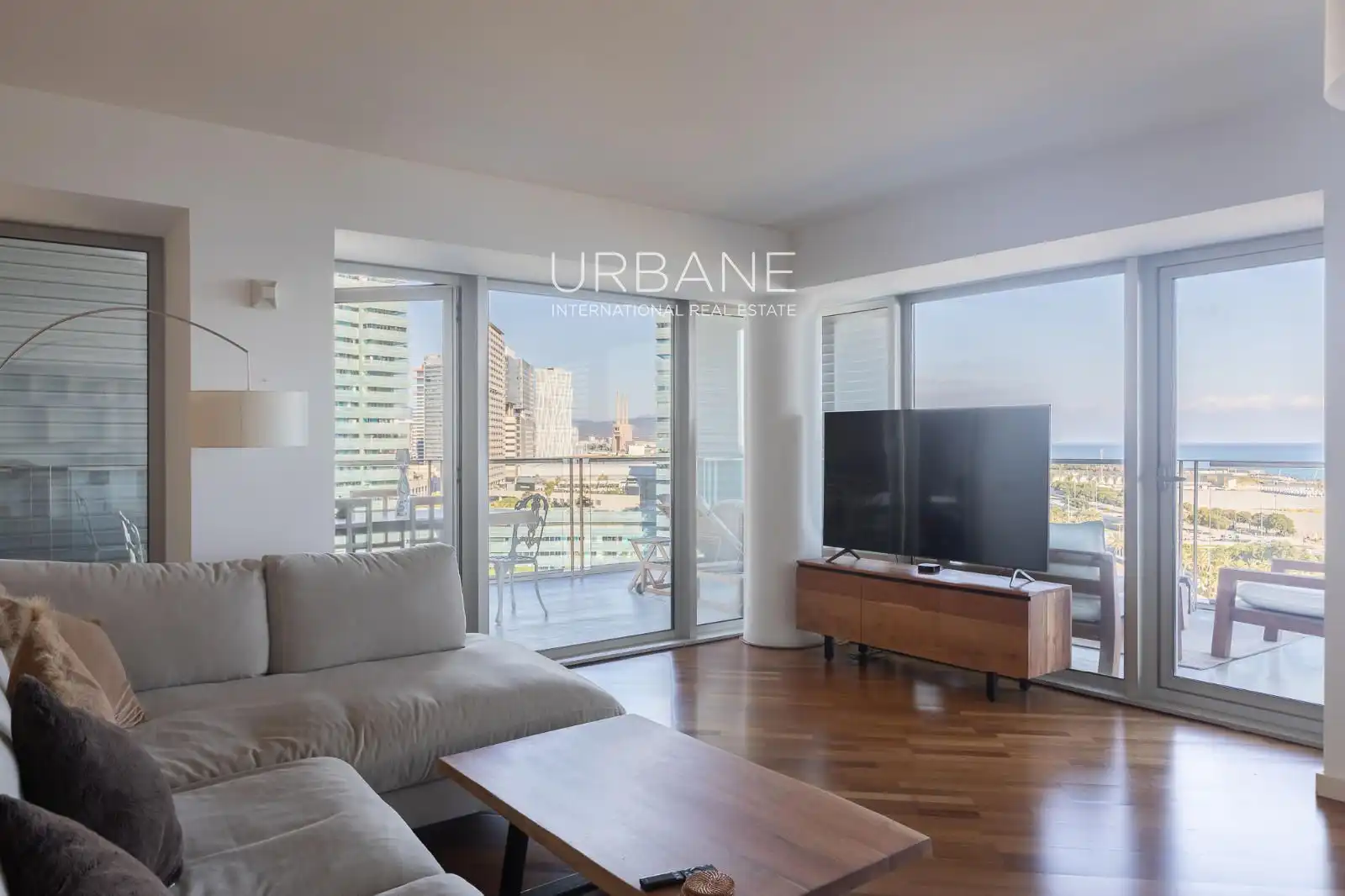 Sala de estar de Ático de alquiler en Barcelona con Aire acondicionado, Calefacción y Amueblado