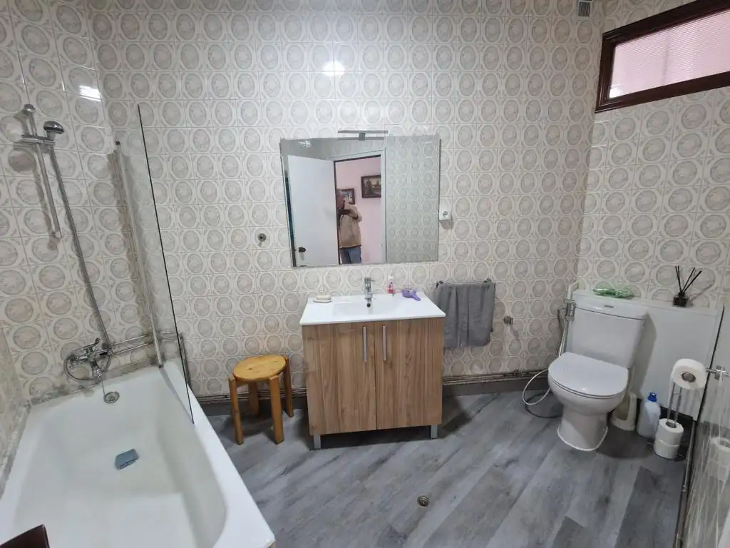 Baño de Piso en venta en Boiro con Parquet, Trastero y Amueblado