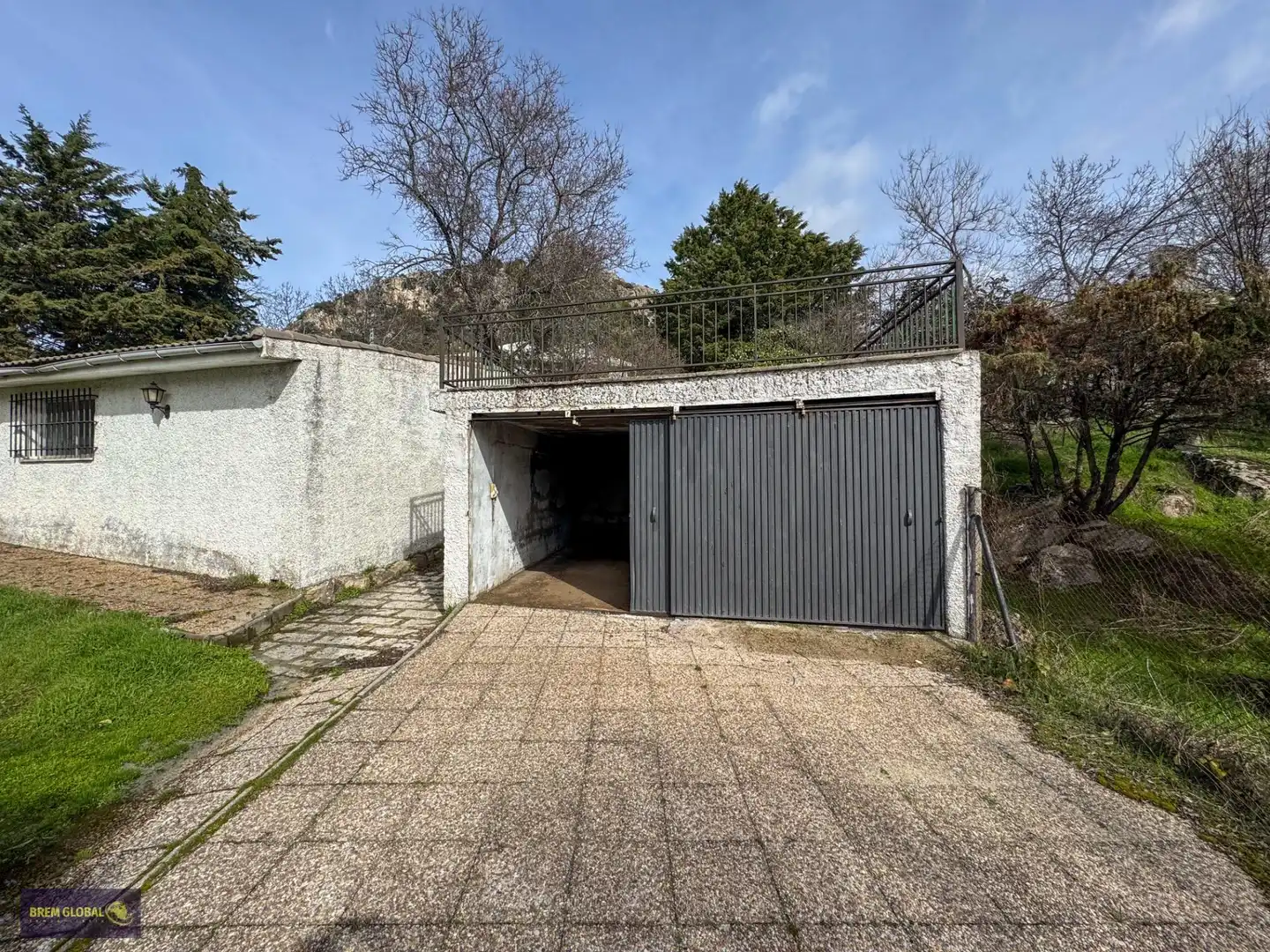 Exterior view of Houses for sale in La Cabrera  with Private garden, Terrace and Swimming Pool
