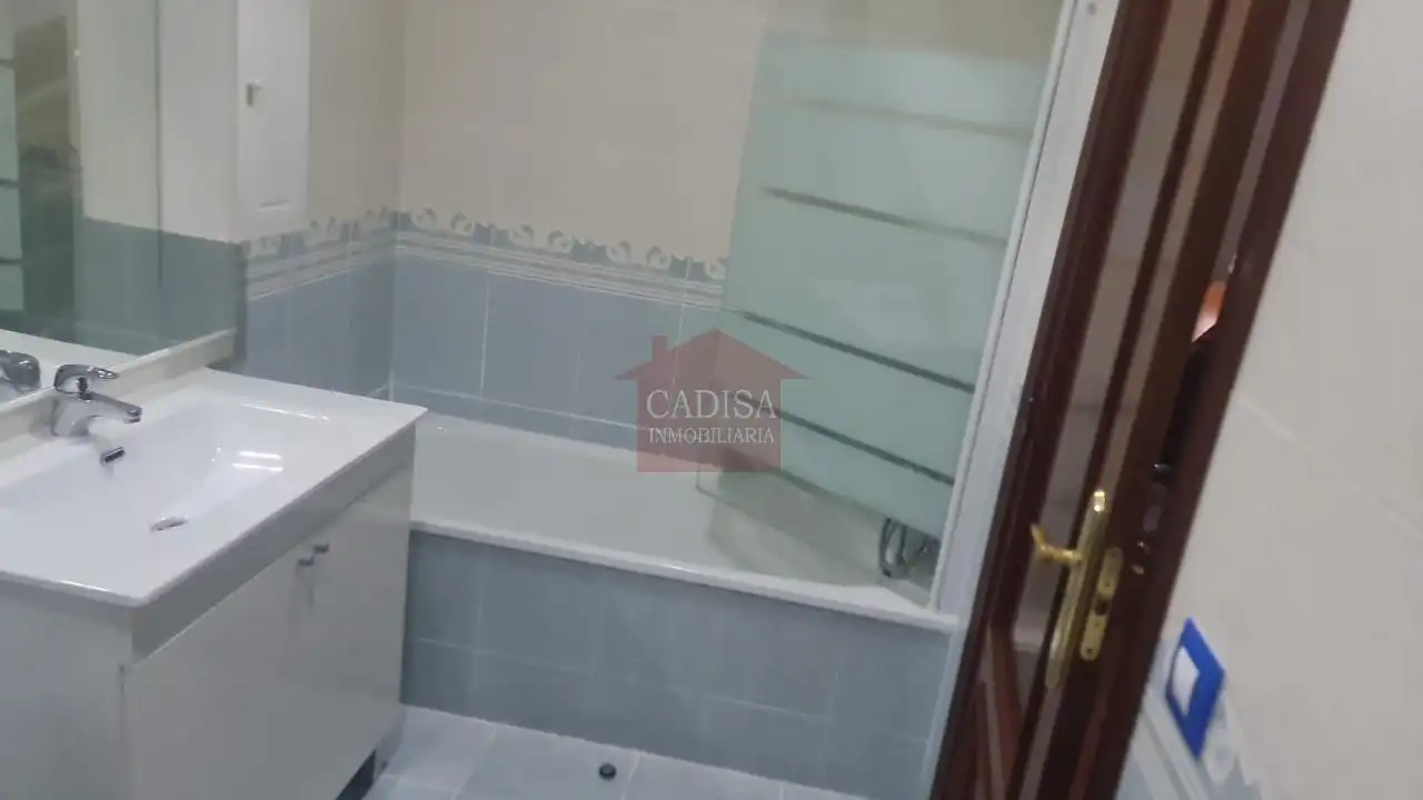 Bathroom of Flat for rent in Villamayor  with Heating, Swimming Pool and Furnished