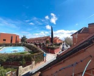 Exterior view of Single-family semi-detached for sale in Mejorada del Campo  with Air Conditioner, Heating and Private garden