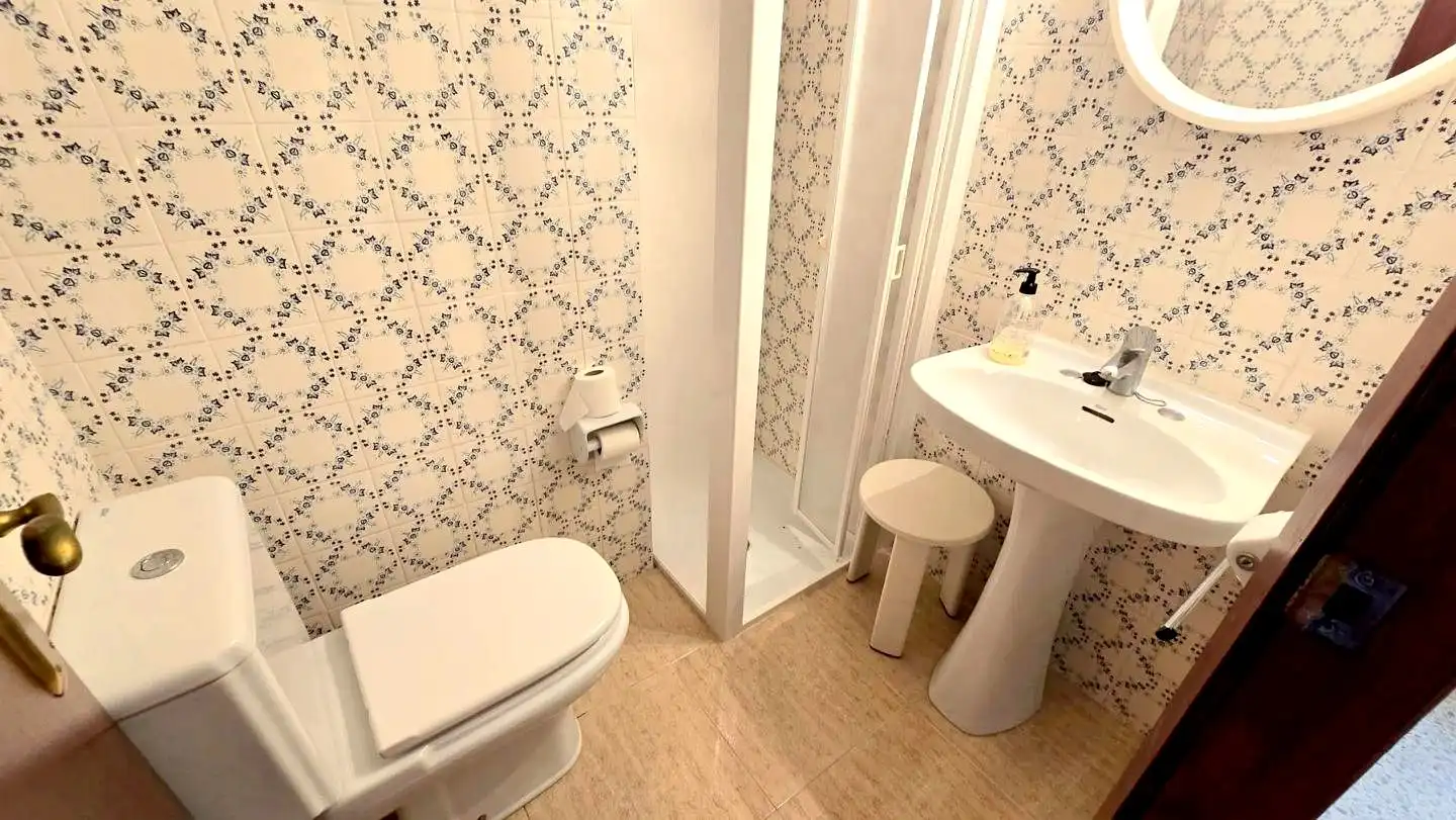 Badezimmer von Wohnungen zum Verkauf in Gandia mit Klimaanlage, Terrasse und Möbliert