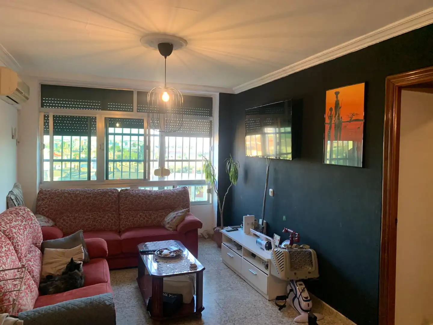 Living room of Flat for sale in Sevilla  with Air Conditioner and Furnished