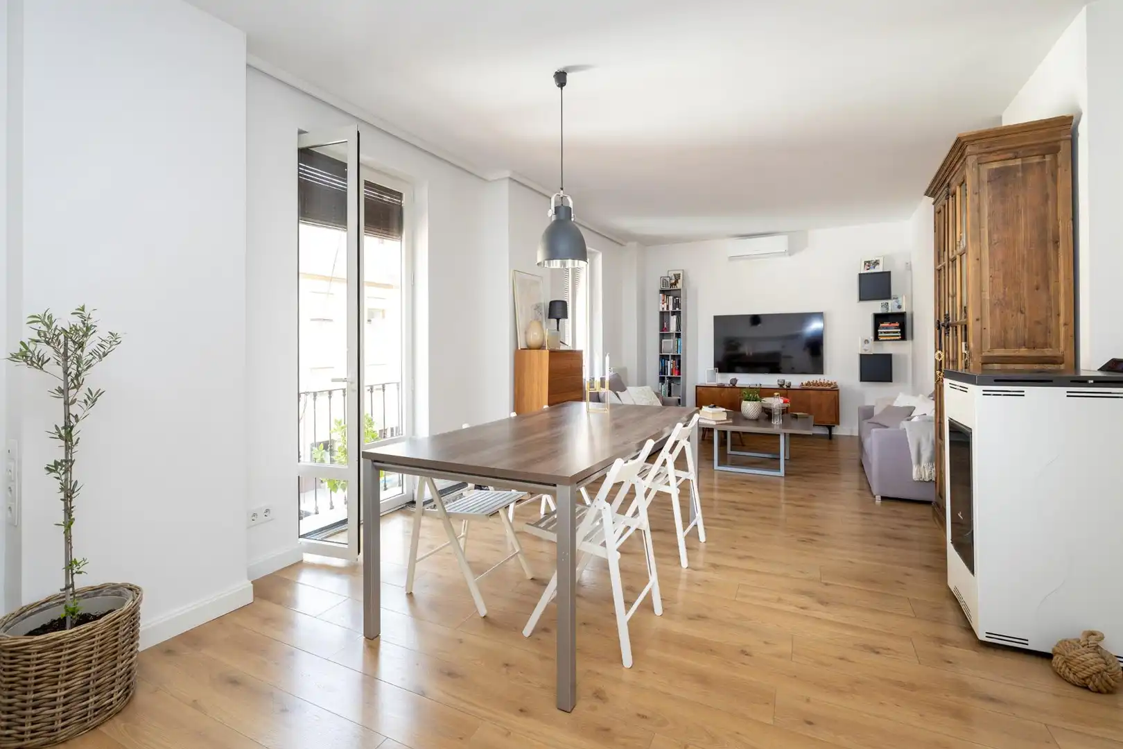 Piso con terraza en venta en Calle Santa Teresa 13, imagen 2