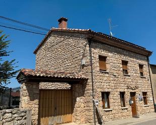 Vista exterior de Finca rústica en venda en Hornillos del Camino amb Calefacció, Jardí privat i Moblat