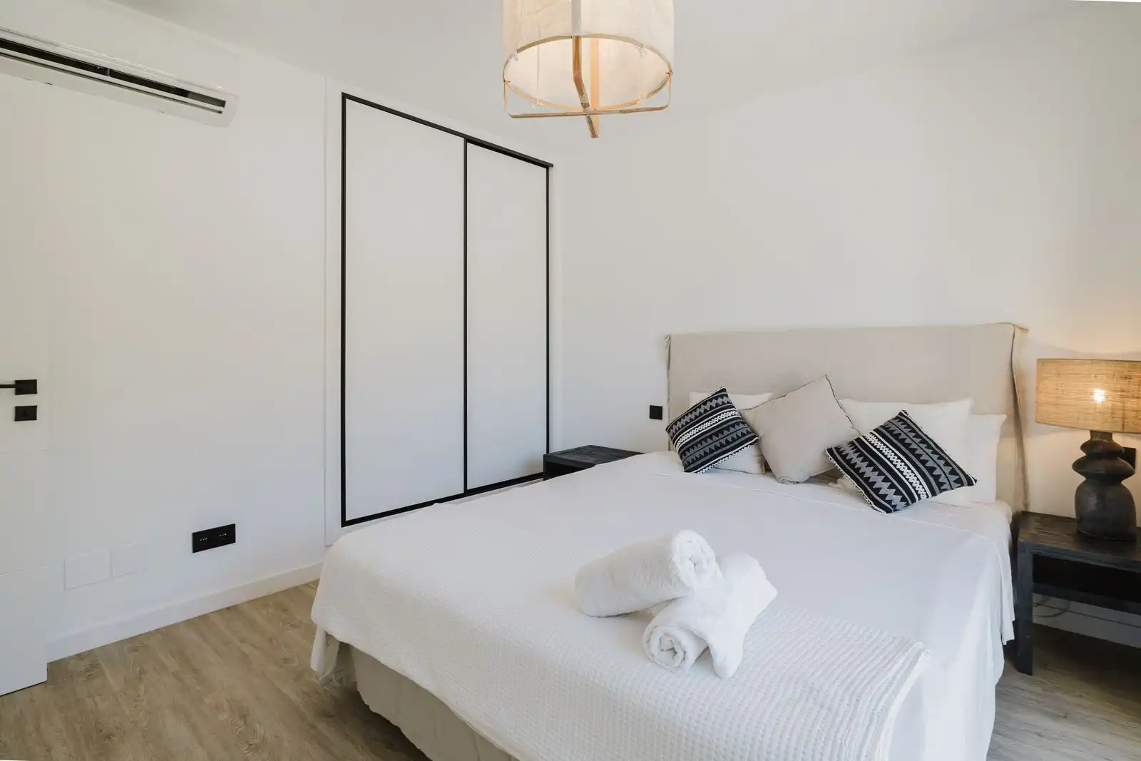Bedroom of Houses for sale in Marbella  with Air Conditioner, Terrace and Community pool
