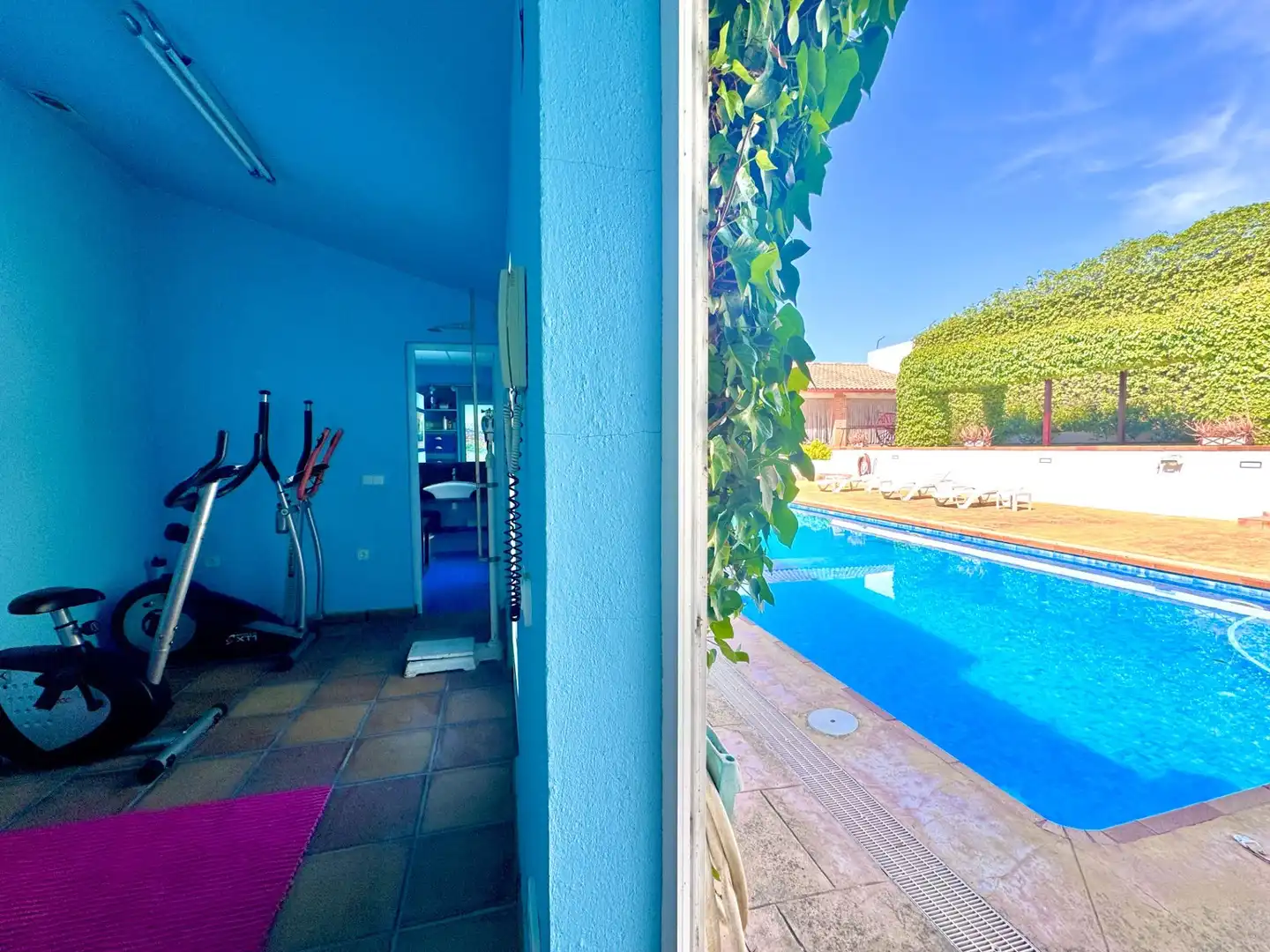 Swimming pool of Houses for sale in Chiva  with Air Conditioner, Private garden and Terrace